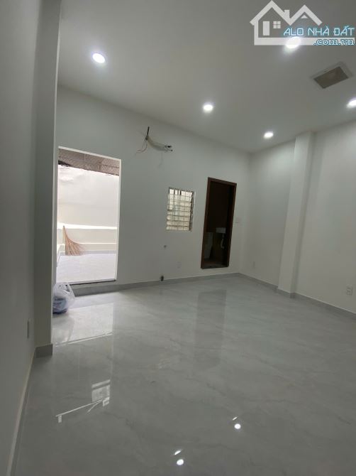 Cho thuê nhà 163 Nguyễn Hồng Đào, P14, TB. (DT: 4x16m) nhà 2 lầu. Giá thuê: 37 triệu/tháng - 1