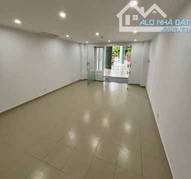 Bán Nhà  Mặt Tiền đường Hùng Vương Đối diện công viên TP Tuy hòa