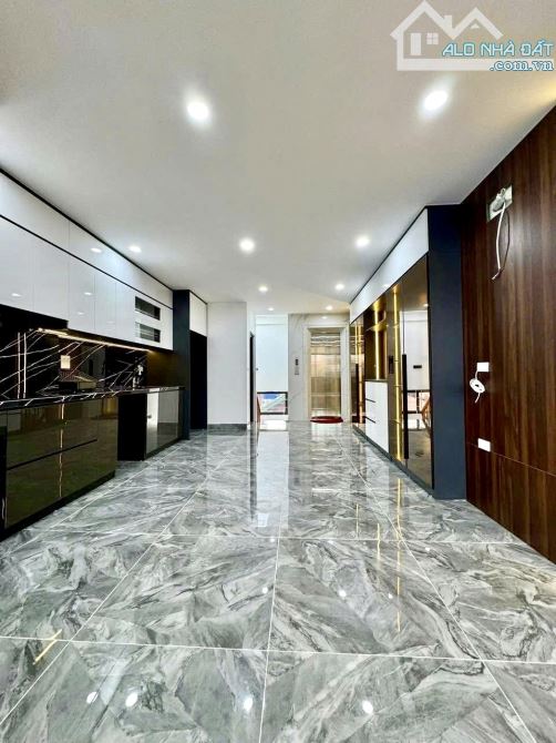 Bán nhà mặt phố Hoàng Cầu, vỉa hè, siêu kinh doanh, 1 mặt ngõ nữa, 128m2, MT7,2m, 41 tỷ - 1