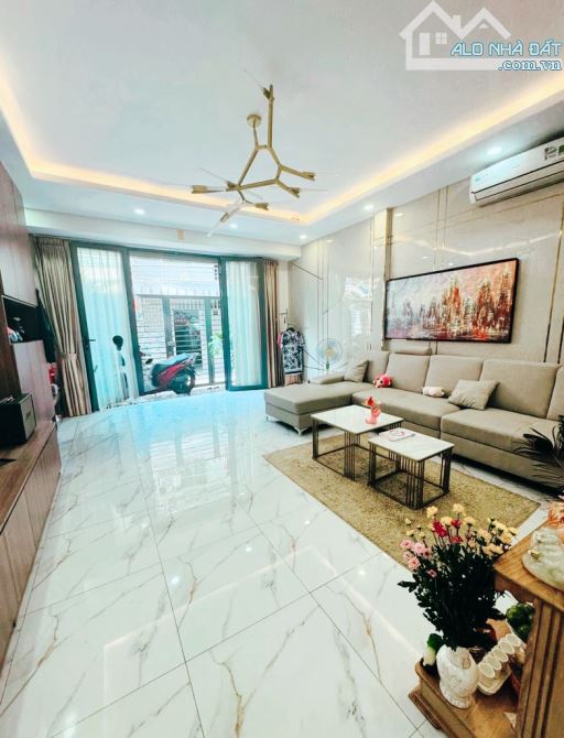 BÁN NHÀ ĐẸP GẦN NGUYỄN SƠN 50M RA MẶT TIỀN 2 TẦNG 110M2 (5X22) 4PN GIÁ 7.X TỶ