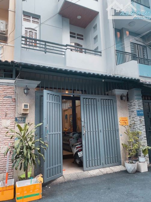 . NHÀ ĐẸP GIÁ TỐT – GẦN CHỢ, BV, CÔNG VIÊN – HẺM 6M THÔNG THOÁNG – CHỈ 6.69 TỶ