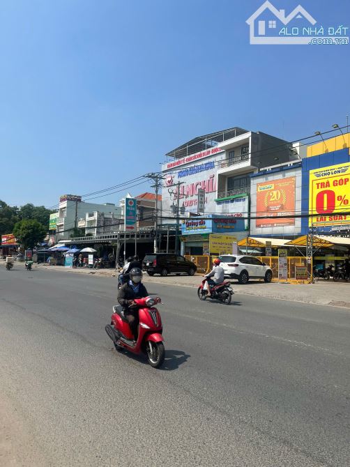 ĐI ĐỊNH CƯ CẦN BÁN GẤP NHÀ ĐẤT MẶT TIỀN LÊ DUẨN - DT: 1200m2 (18x60m)