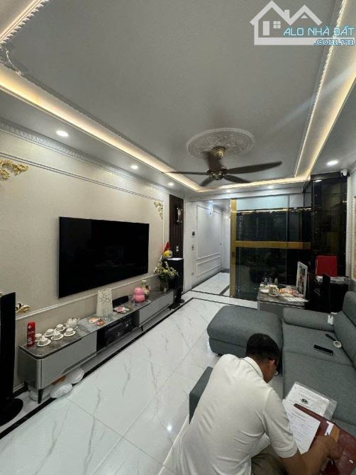 VĂN HỘI – 5 TẦNG – THANG MÁY – 11,2 TỶ