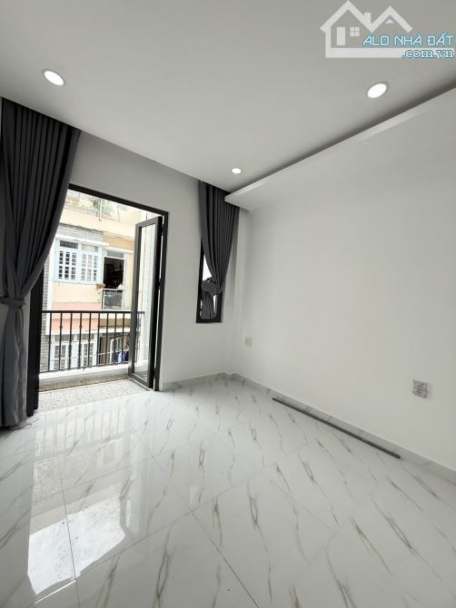 SIÊU PHẨM 4 TẦNG FULL CÔNG NĂNG - 3.2X10M- CHỈ 6.8 TỶ - HẺM XE HƠI - VỊ TRÍ ĐẸP