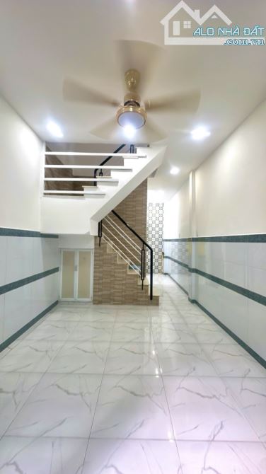 Bán nhà giáp Tên Lửa, 26m2, giá 2 tỷ xx