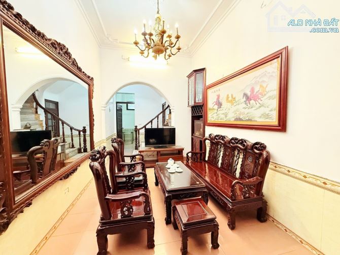 BÁN GẤP NHÀ ĐƯỜNG TRIỀU KHÚC, THANH XUÂN, NHÀ ĐẸP DÂN XÂY, CỰC GẦN Ô TÔ