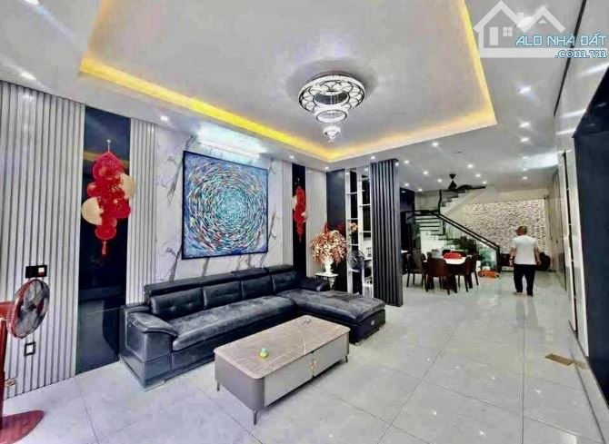 NHÀ PHỐ Tân Mai – LÔ GÓC 2 MẶT THOÁNG – 20M RA Ô TÔ – VF3 ĐỖ CỬA - 50m2 - 5T - hơn 7 tỷ