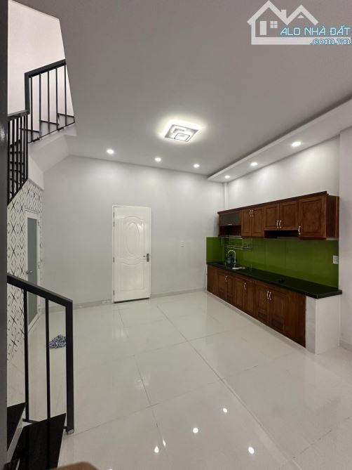 Tân Phú, Huỳnh Thiện Lộc ,DT 5.8x 13 ,  Nở Hậu, Hẻm Thông, 3 PN , Giá chỉ 5,4 Tỷ TL