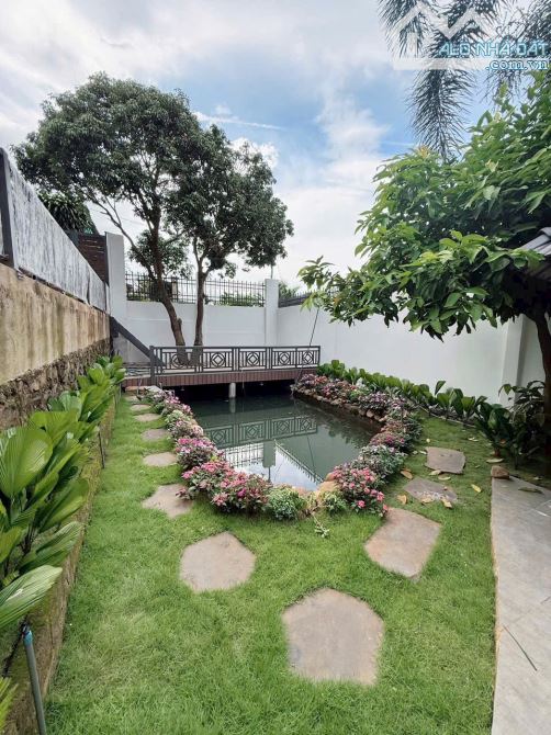 BÁN NHÀ  VƯỜN SIÊU ĐẸP HẺM 51 VÕ THỊ SÁU - PHỐ BMT. GIÁ: 6,850 TỶ , Dt: 18m x 27m (thổ cư