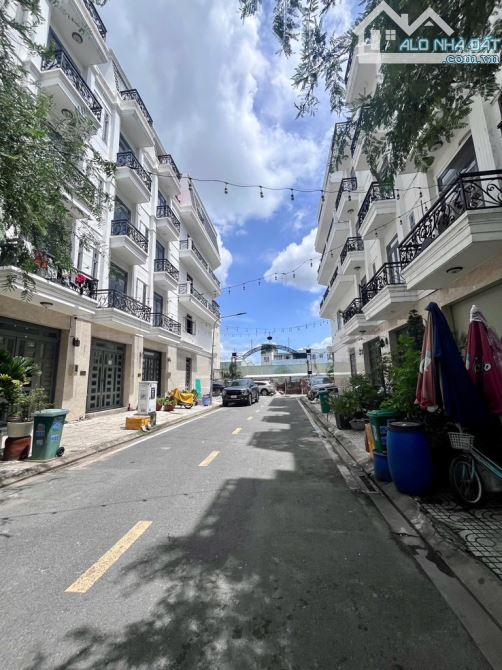 SIÊU PHẨM CĂN HỘ DỊCH VỤ-5 tầng-255m2-Thang máy-khu phân lô đồng bộ, 7 phòng, hơn 5 tỷ Tl