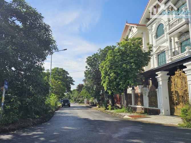 Bán đất đại hoàng long nhìn vườn hoa dt 270m2 + mt 15m + hướng ĐN giá 21.87 tỷ