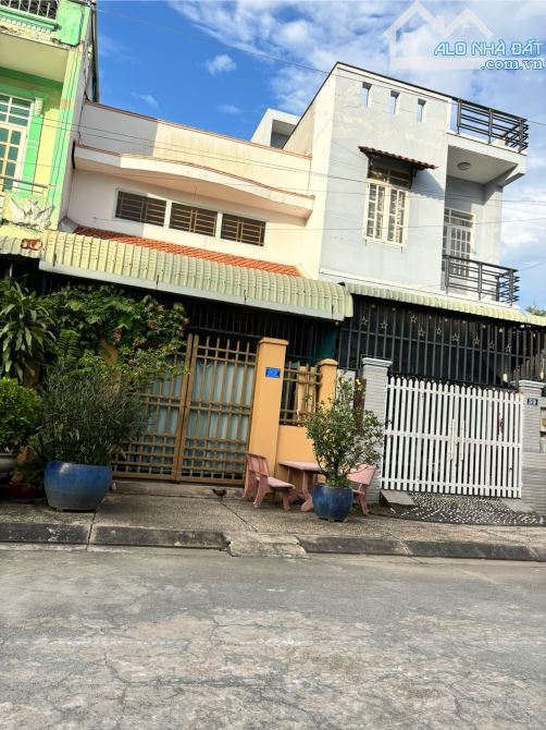 Bán Nhà Dĩ An, 60m2x 2tầng, Xe tải thông, SHR, Hơn 3 tỷ