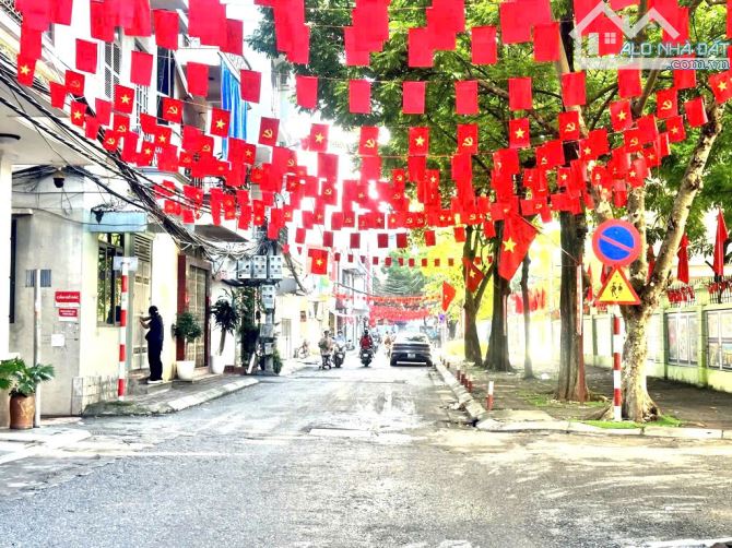 NHÀ PHỐ NGỌC LÂM - ĐẦU TƯ, GIỮ TIỀN, Ở SƯỚNG - 38 M², 4 TẦNG, 5 NGỦ, LÔ GÓC, DÂN XÂY