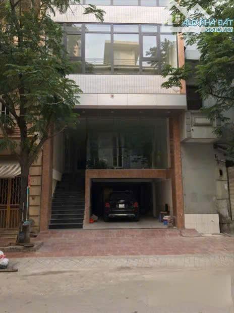 Bán nhà khu VIP Cầu Giấy – view hồ, gara 2 ô tô, 100m chỉ 30.5 tỷ
