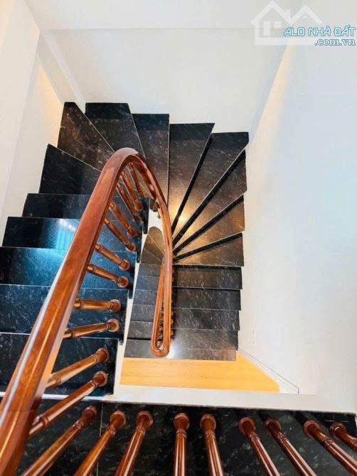 B.án Gấp Nhà Tây Mỗ_Miêu Nha, lô góc, 35m2, 5 tầng, ngõ nông gần ô tô, gần vincom mege