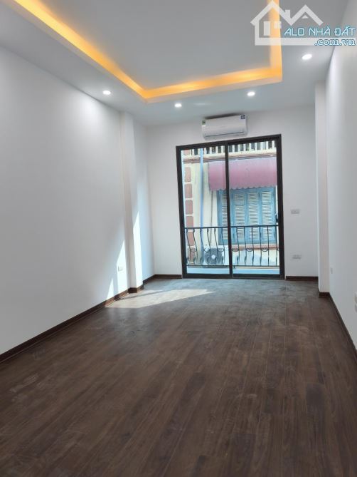 Xuân La - Võ Chí Công- 5 tầng thang máy