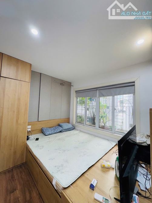 Siêu phẩm - lô góc, Dịch Vọng Hậu, mặt tiền 5m, 42m2, 5 tầng, 9.x tỷ