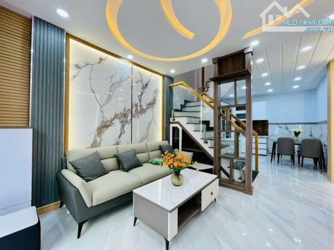 Bán nhà Xuân Thuỷ, nhà đẹp, ở ngay, 2 mặt thoáng, cách ô tô 40m, 42m2, 10.x tỷ