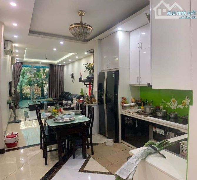 Bán nhanh căn nhà đẹp ở ngay tại Văn Quán, ngõ nông gần phố, đi lại tiện, 31m2, 7.4 tỷ
