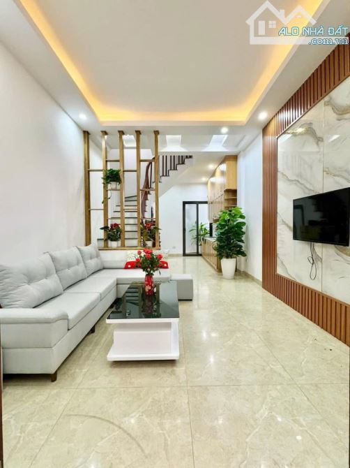 NHÀ ĐẸP CẦU DIỄN, Ô TÔ ĐỖ GẦN, 5 TẦNG FULL NỘI THẤT, 33m CHỈ HƠN 5 TỶ