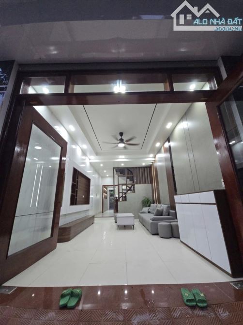 Bán nhà 3 tầng tđc Tiền Phong dân xây