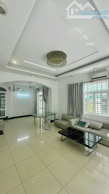 BIỆT THỰ 3 TẦNG - 300M2 - GARA OTO - NGAY HOÀNG HOA THÁM - NGUYỄN VĂN ĐẬU