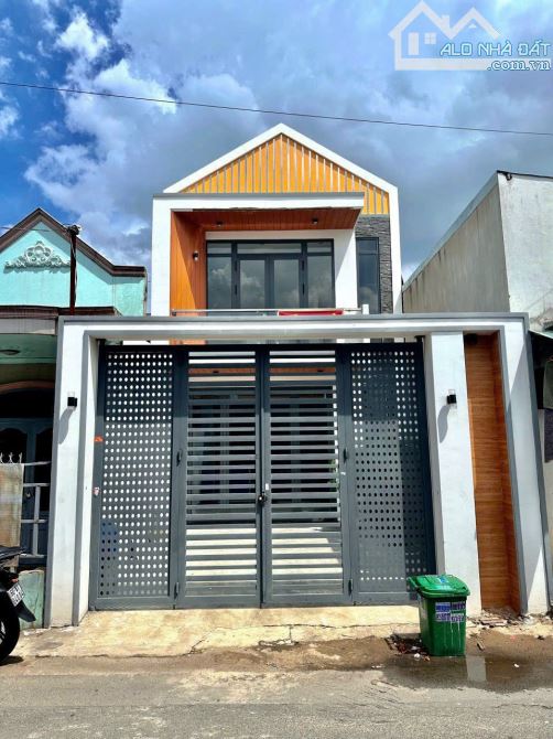 Bán nhà 1 lầu sổ riêng thổ cư 100m2, 1 sẹt đường Đồng Khởi. Đoạn cây xăng 26