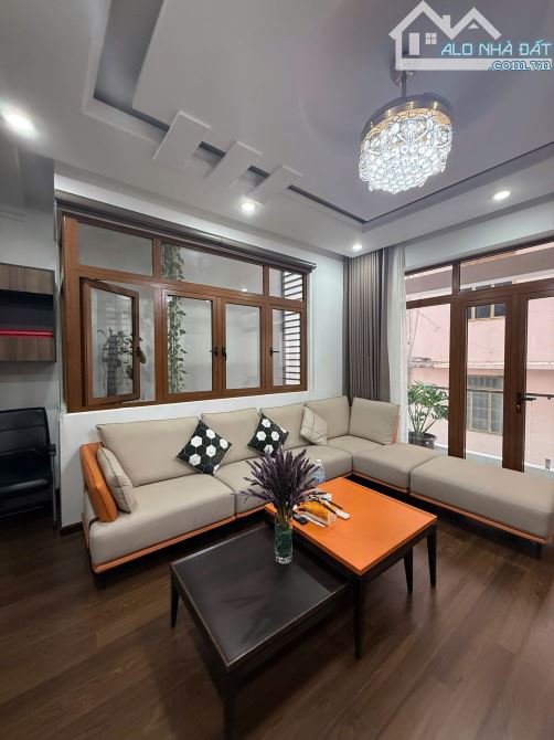 nhà đẹp 5 tầng có thang máy hẻm bạch đằng gần biển ngay tttp nha trang.