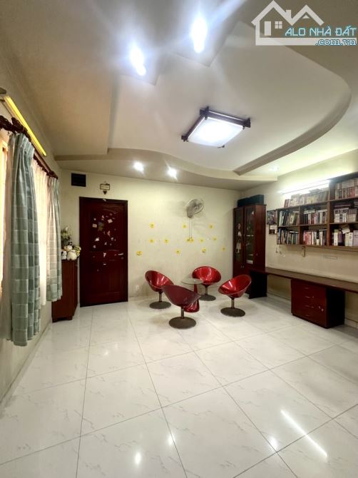 HẺM XE TẢI, KHU BÀU CÁT, 96M² x 4 tầng. Chỉ 10.5 tỷ. Gấp bán