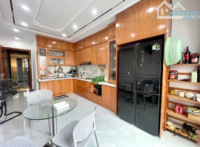 BÁN NHÀ PHÂN LÔ Ô TÔ TRÁNH LẠC LONG QUÂN - 35M2 - 7 TẦNG THANG MÁY - 3.5M MT - NHỈNH 13 TỶ