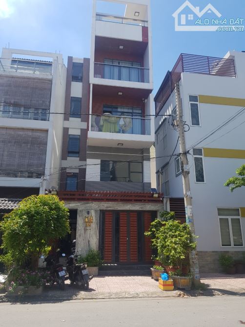 Mặt tiền HOA SỨ KDC Rạch Miễu P.2, PN, DT: 3,5x16m, 4 lầu.