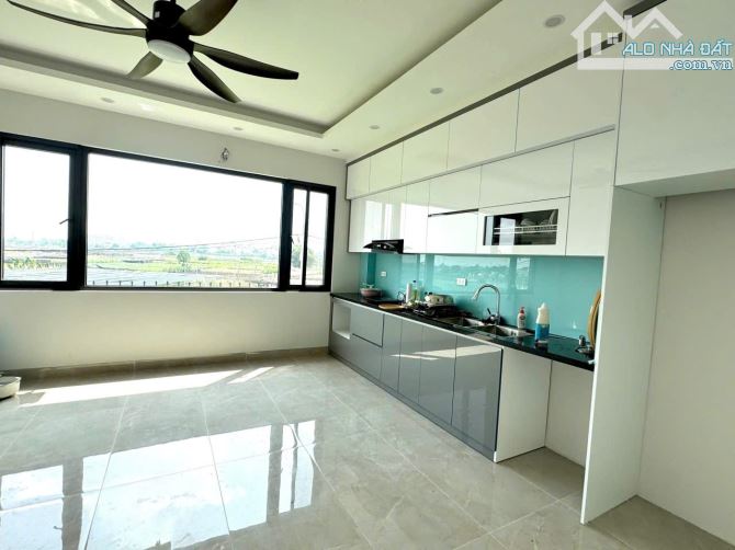 Bán nhà 6 tầng, 450m2 sàn xây dựng, khu đấu giá Lai Xá, đường nhựa, vỉa hè, thang máy.