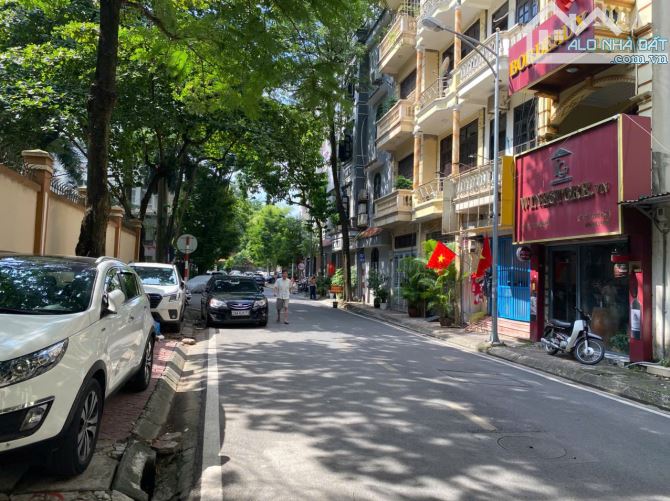 Bán nhà phố Hoàng Sâm, 40m², 4 tầng, vị trí đắc địa lõi Cầu Giấy, nhỉnh 8 tỷ