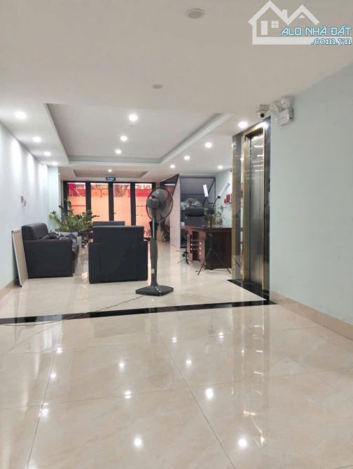 Cho thuê nhà mặt tiền Xô Viết Nghệ Tĩnh có thang máy