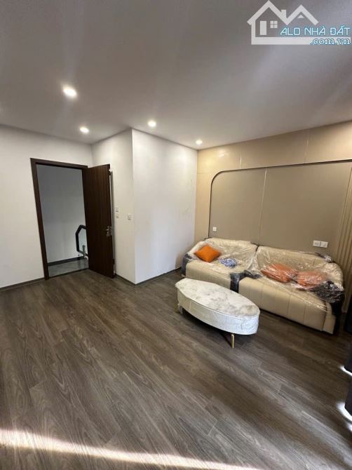 BÁN NHÀ NGUYỄN VĂN LINH – Ô TÔ VÀO NHÀ – 5 TẦNG – 36m² – 7,6 TỶ