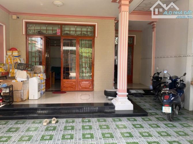 Bán nhà mặt tiền Lái Thiêu 49 Ngang 6,7m nở hậu 6,8m rất đẹp nhà còn mới