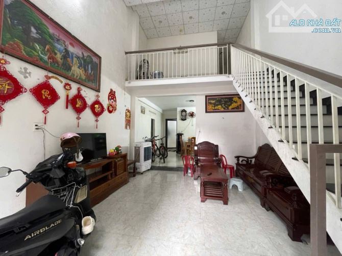 Cần bán gấp nhà gác Lửng đúc Hoà Minh 16 ,kẹp cống. ✅Công năng: 3 p ngủ, có p ngủ dưới