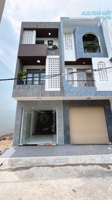 NHÀ MÊ FULL NỘI THẤT CAO CẤP GẦN ĐẠI LỘ ĐÔNG TÂY: Giá 4.55 tỷ