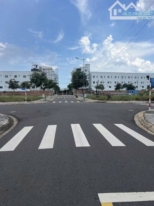850tr đất Long Thành, sổ sẵn, mặt tiền 24m, ngay Sân Bay, BANK 70%