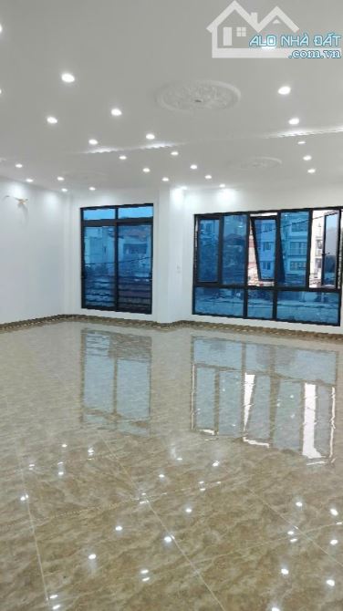 Bán nhà mặt phố Bờ sông Tựu Liệt, DT 90 m2, 4 tầng thang máy, ở & KD luôn!