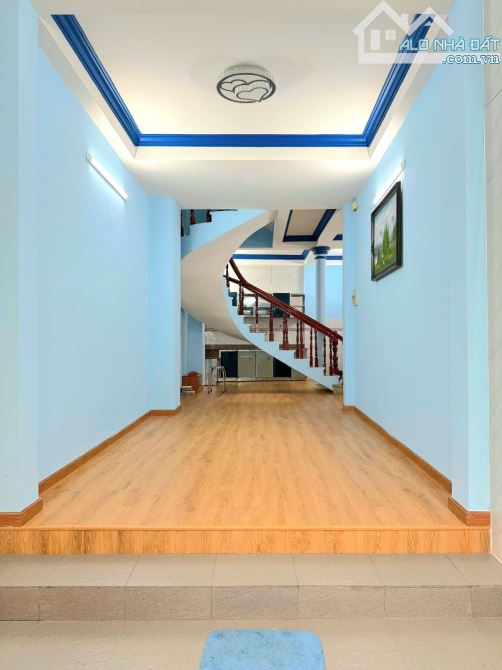 XE HƠI ĐỖ NGAY CỔNG - NHÀ ĐẸP NỞ HẬU -  KHU CAO TẦNG ĐỒNG BỘ ĐƯỜNG NƠ TRANG LONG - RỘNG QU