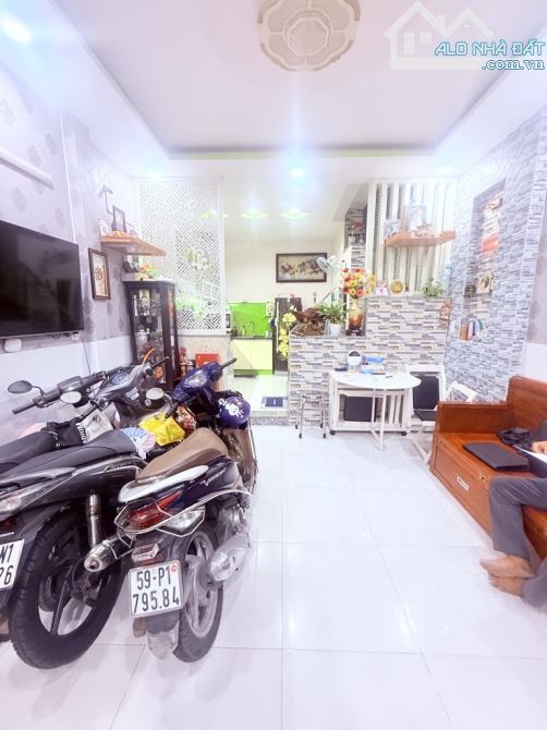 NGUYỄN SƠN, TÂN PHÚ, DTs 60M2, 2 TẦNG, HXH TỚI NHÀ, TÂN PHÚ GIÁP TÂN BÌNH, CHỈ 3 TỶ+