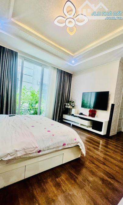 Q7 BIỆT THỰ HIM LAM VĂN PHÒNG 10x20 200M² FULL NỘI THẤT CAO CẤP HĐ THUÊ 70 TR/TH