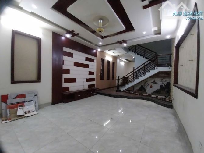 chủ gấp bán nhà 4 tầng 5,5m x 20m hẻm 8m Nguyễn Tư Giản giảm còn 12 TỶ 3TL