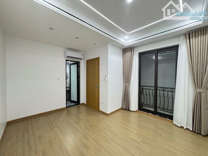 ĐỨC GIANG - BÌNH MINH GARDEN- LÔ GÓC THANG MÁY - Ô TÔ - CÁCH 15M RA Ô TÔ TRÁNH. 10.5 TỶ