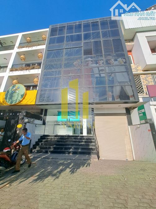 Toà Văn Phòng Hầm 4 Lầu Sàn Trống Giá 85 Triệu