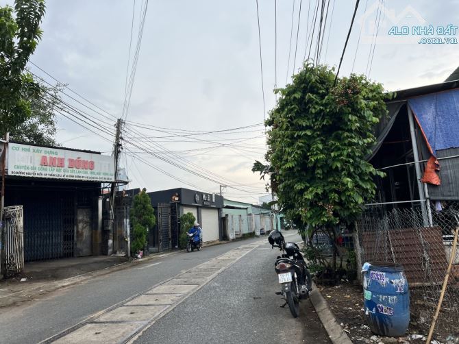 MT ĐƯỜNG NHỰA NGUYỄN HIỀN – TRUNG TÂM DĨ AN – 106m² DT: 106m² (4.5 × 23m)