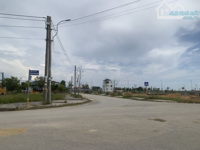 Đất mặt tiền Nguyễn Công Duẫn (trục Vũ Phương Vũ) khu đấu giá Thuỷ Dương