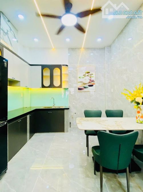 Bán Nhà Gần Chợ Gò Vấp ! - 36m2 (4 x 9m) - Hẻm Ôtô Thông - Giá chỉ 3 tỷ hơn