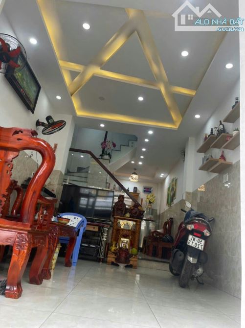 Hẻm xe hơi, khu đường Lê Văn Quới, 4 tầng, 4pn, 2 sân thượng, nhỉnh 4 tỏi
